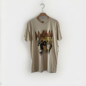 Brisco Brands Def Leppard Graphic T-Shirt Tan Beige Rock Band Music Tee M NWT